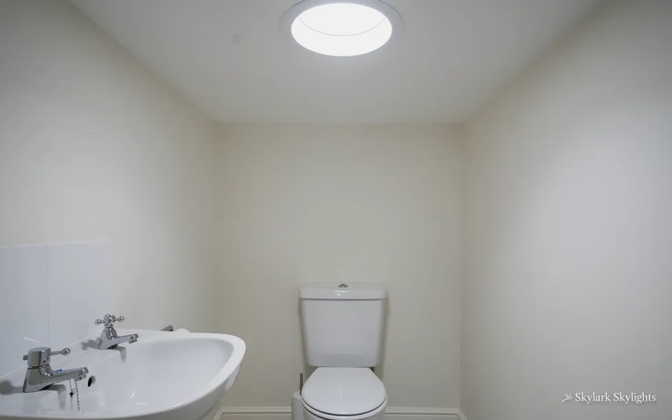 Small cloakroom with a basin and toilet